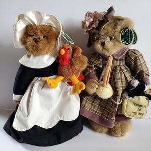 The Bearingto Collection Two Charming Bear Figurines in Traditional Outfits